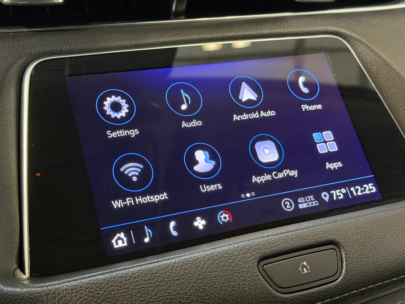 Thumbnail: 2020 Cadillac XT4 - 3