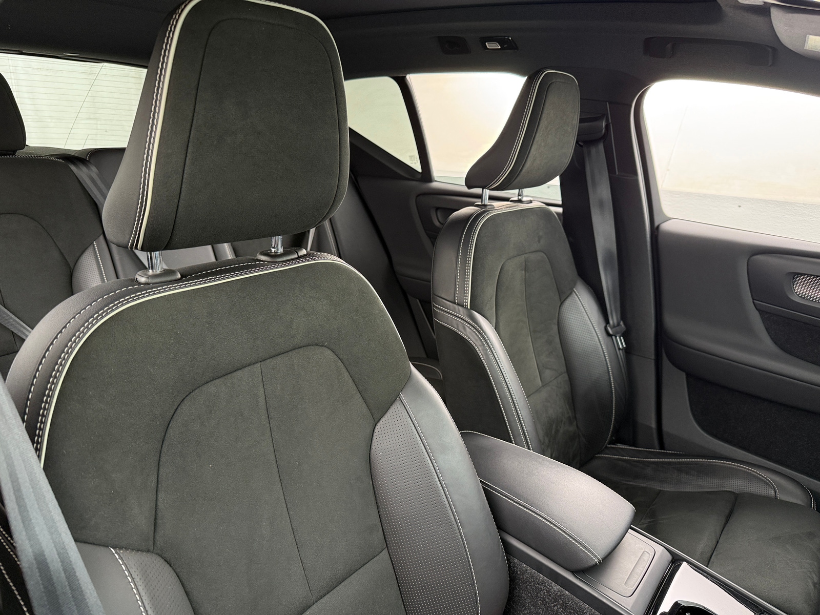 Thumbnail: 2021 Volvo XC40 - 2