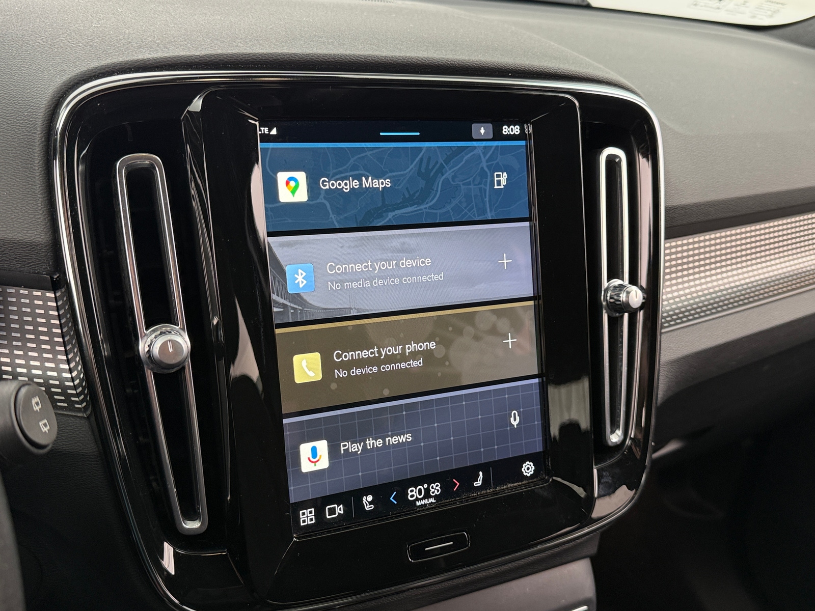 Thumbnail: 2021 Volvo XC40 - 4