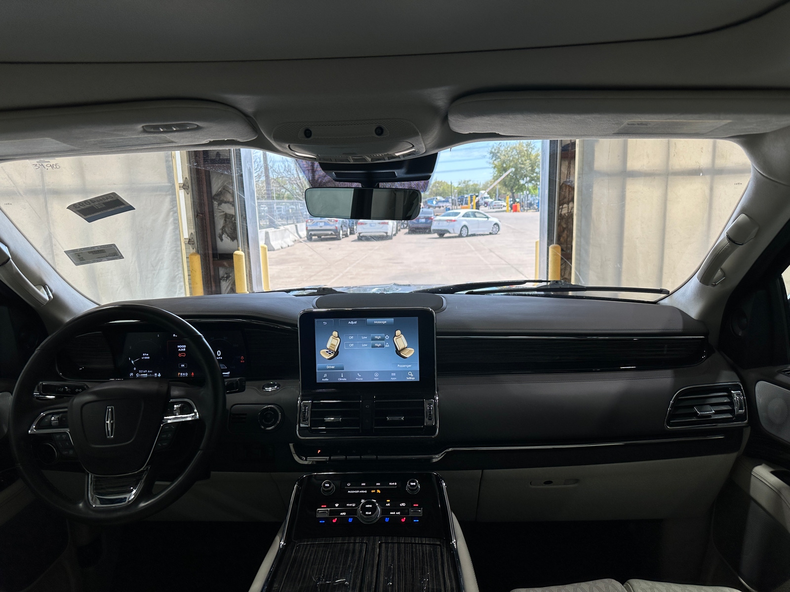 Thumbnail: 2020 Lincoln Navigator L - 2