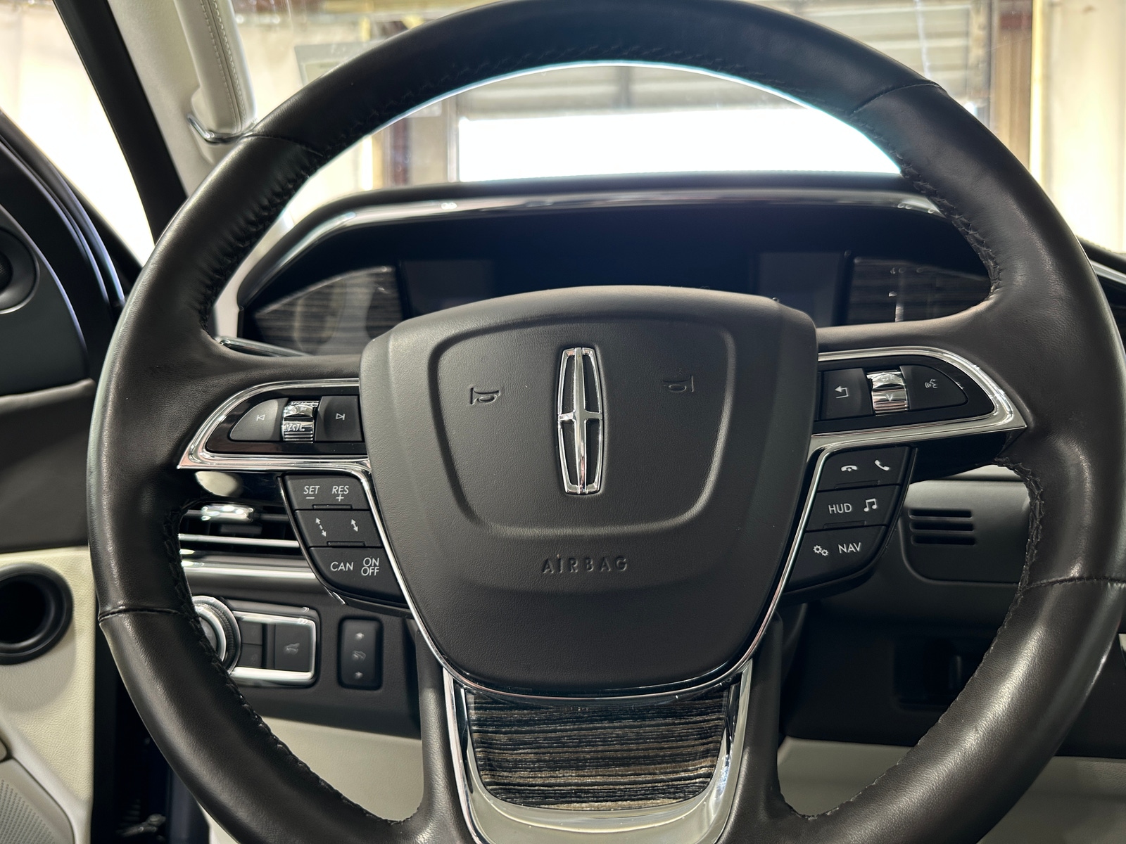 Thumbnail: 2020 Lincoln Navigator L - 4