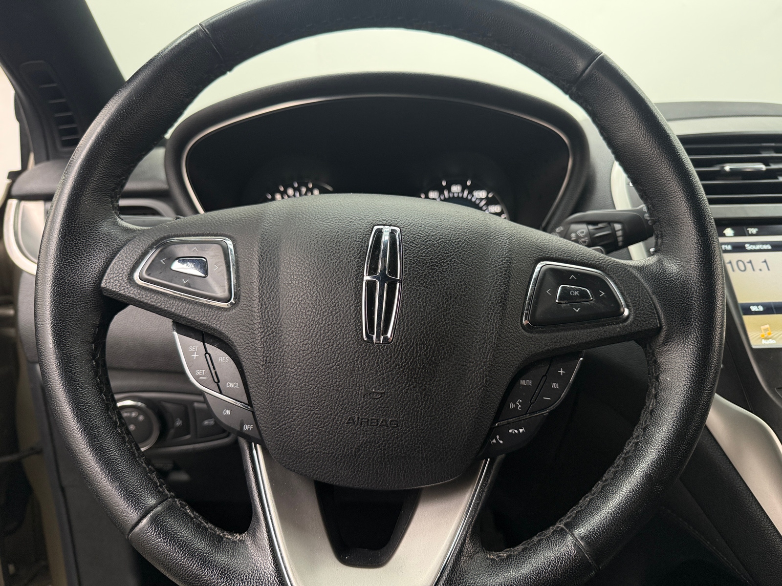 Thumbnail: 2017 Lincoln MKC - 5