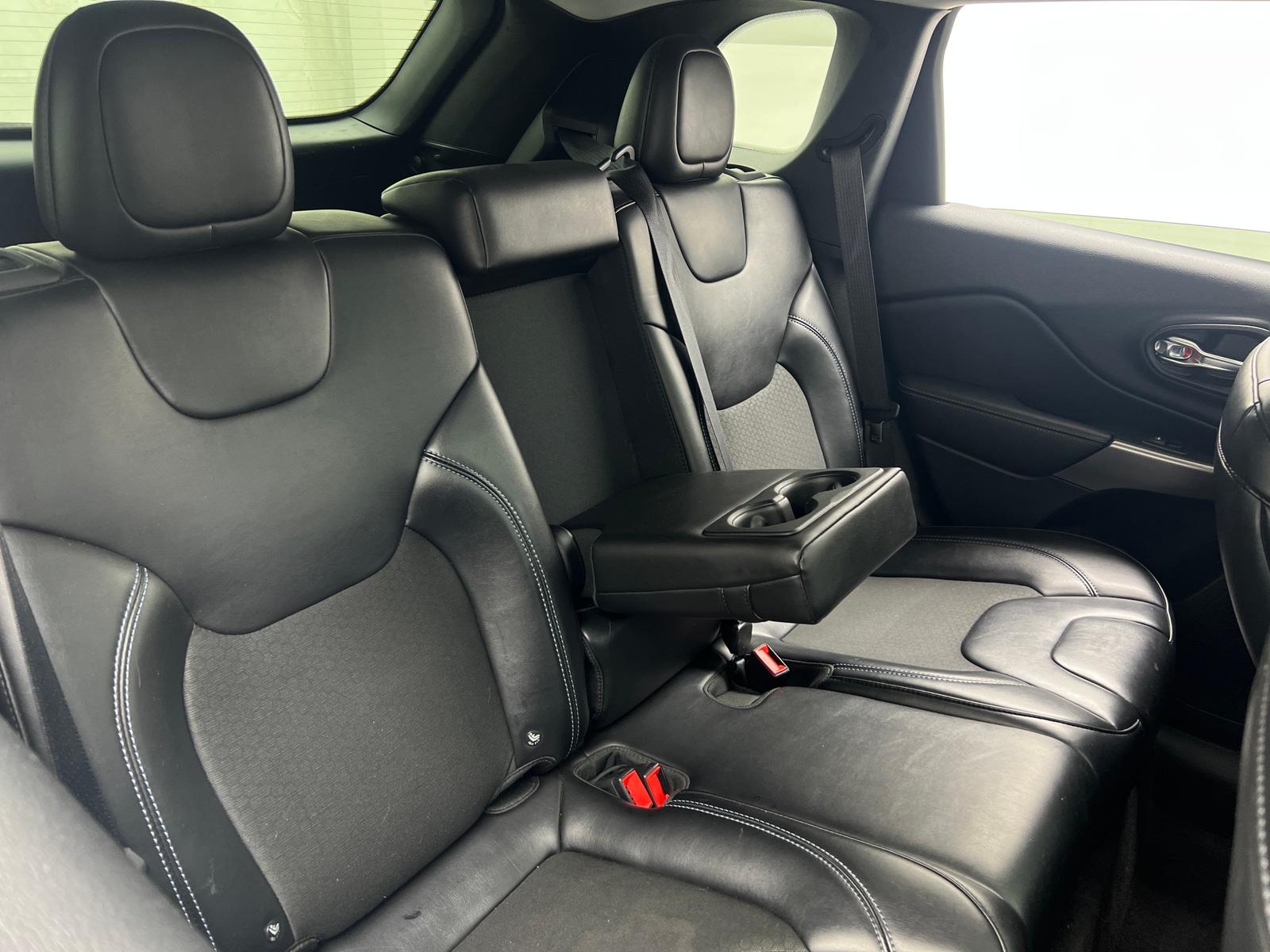 Thumbnail: 2019 Jeep Cherokee - 6