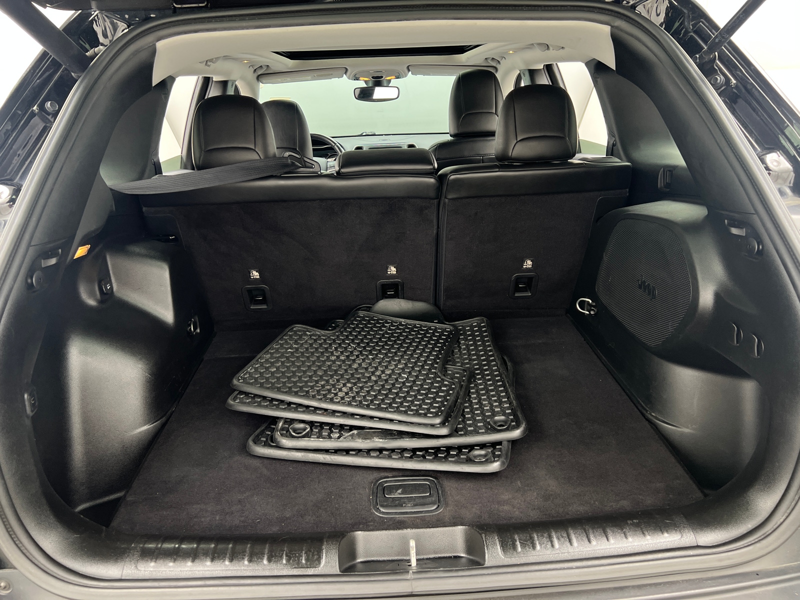 Thumbnail: 2019 Jeep Cherokee - 7