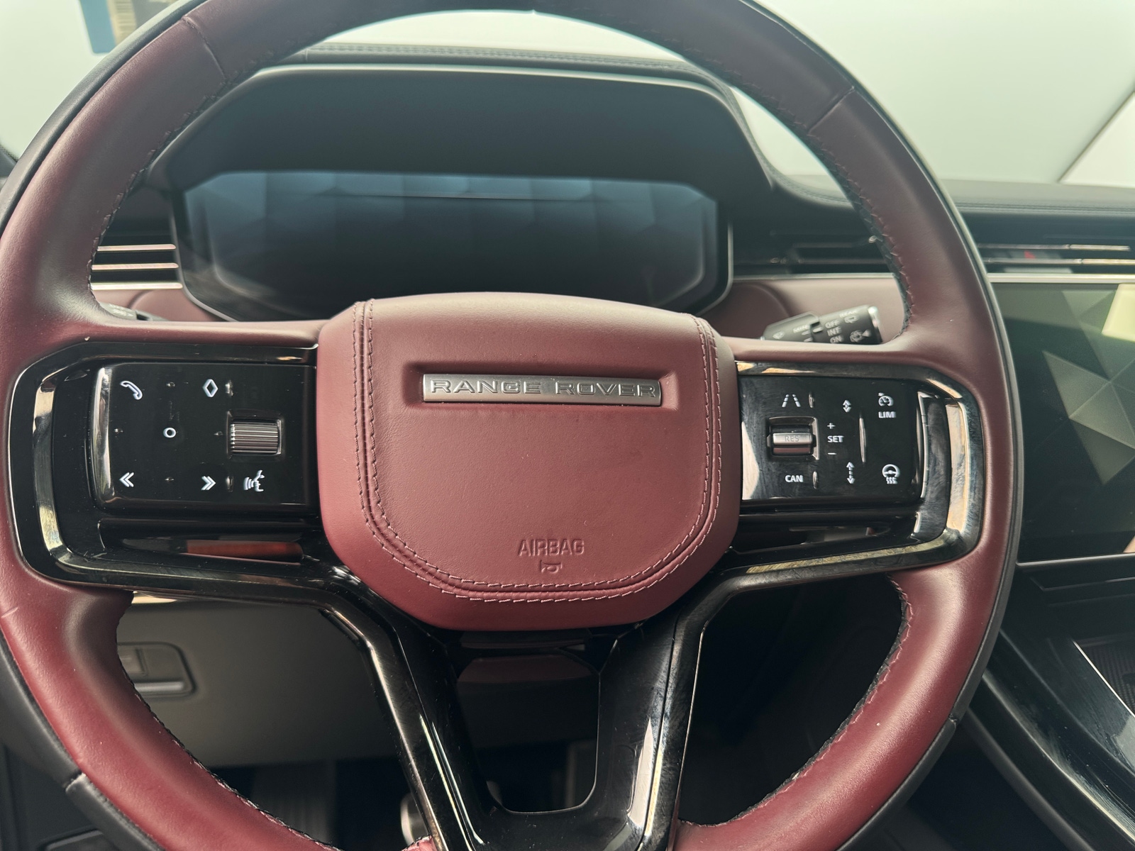 Thumbnail: 2024 Land Rover Range Rover Sport - 4