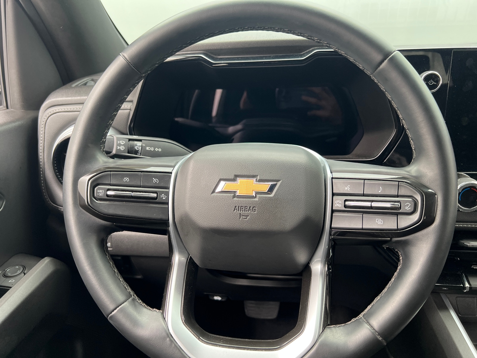 Thumbnail: 2024 Chevrolet Colorado - 5