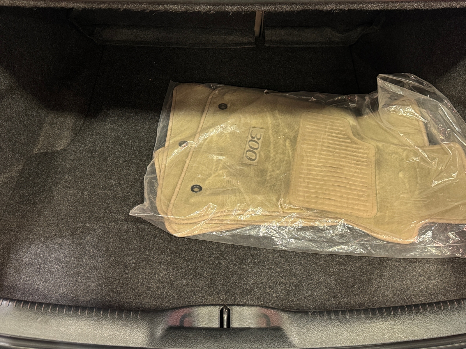 Thumbnail: 2012 Chrysler 300 - 6