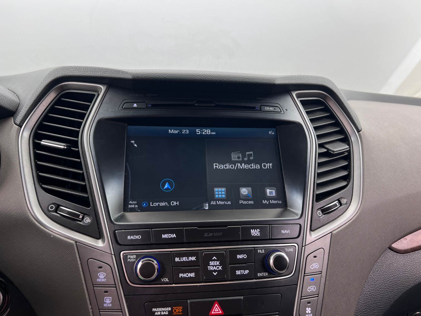 Thumbnail: 2018 Hyundai Santa Fe - 3