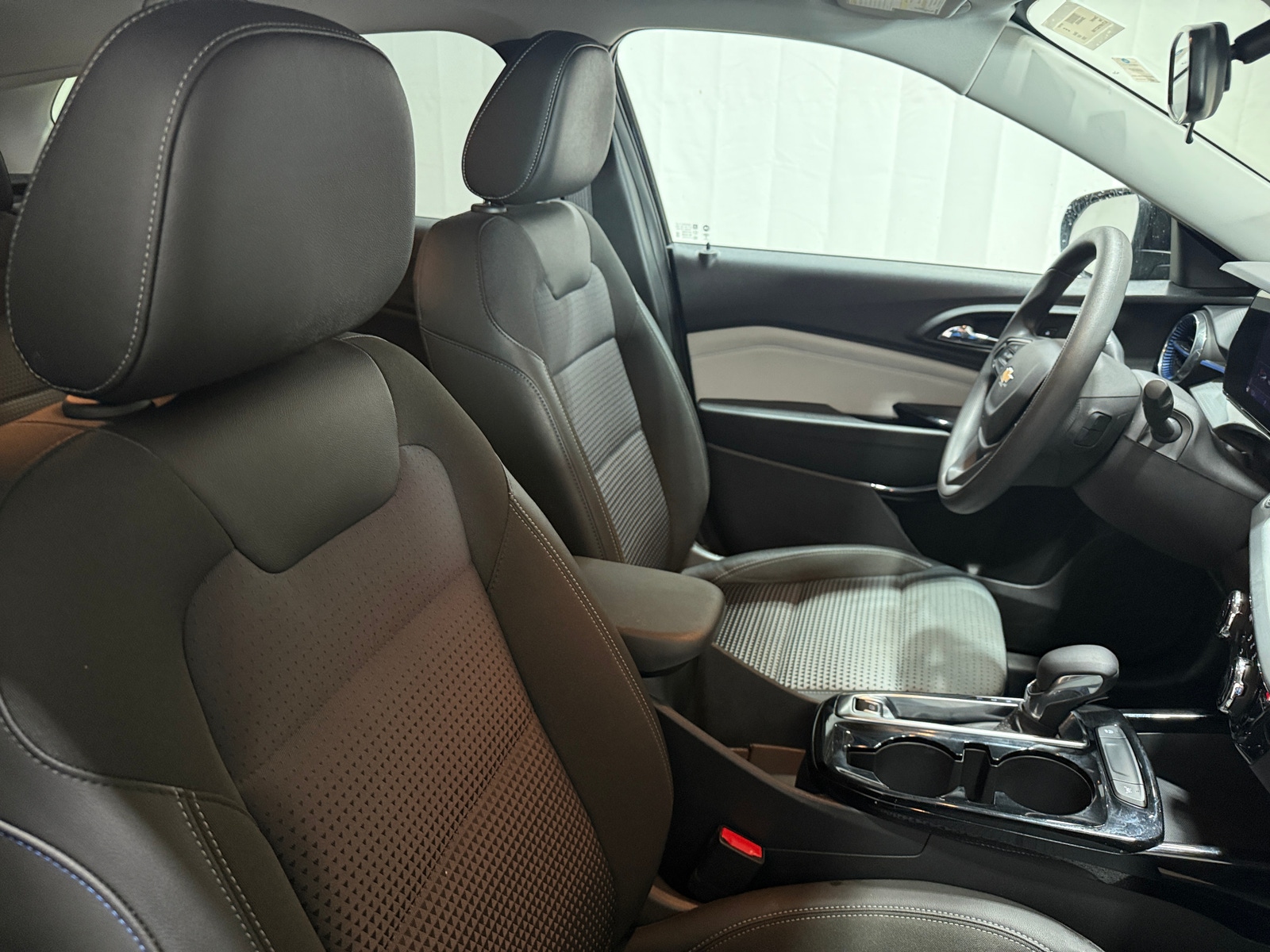 Thumbnail: 2025 Chevrolet Trax - 2