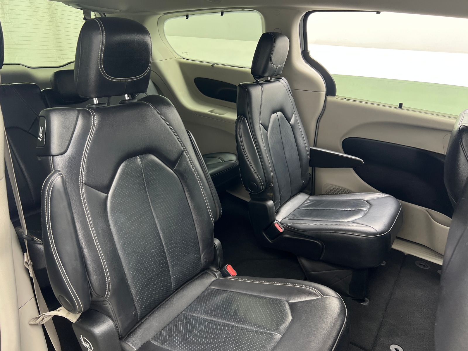 Thumbnail: 2022 Chrysler Pacifica - 5