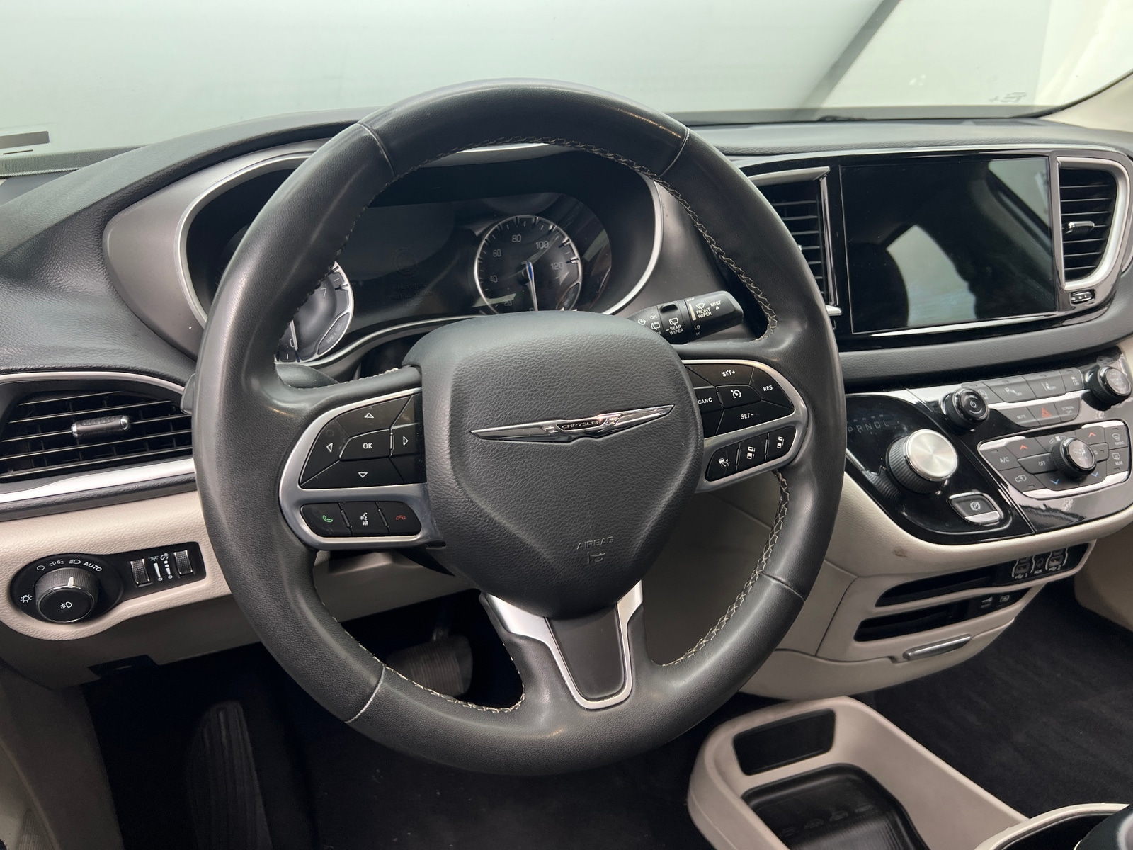 Thumbnail: 2022 Chrysler Pacifica - 4