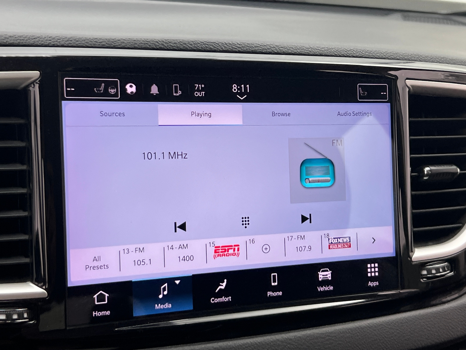 Thumbnail: 2022 Chrysler Pacifica - 3