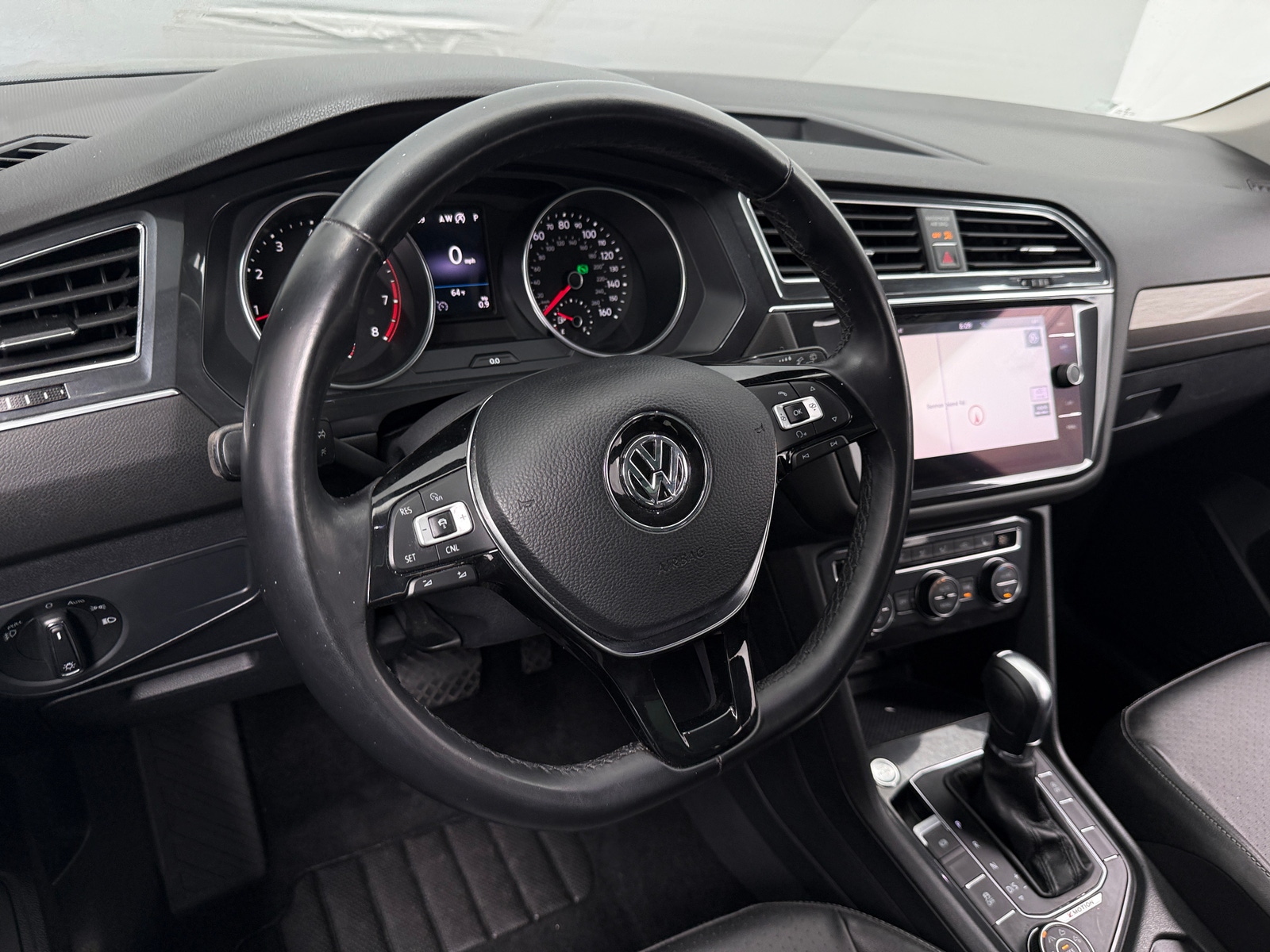 Thumbnail: 2018 Volkswagen Tiguan - 4