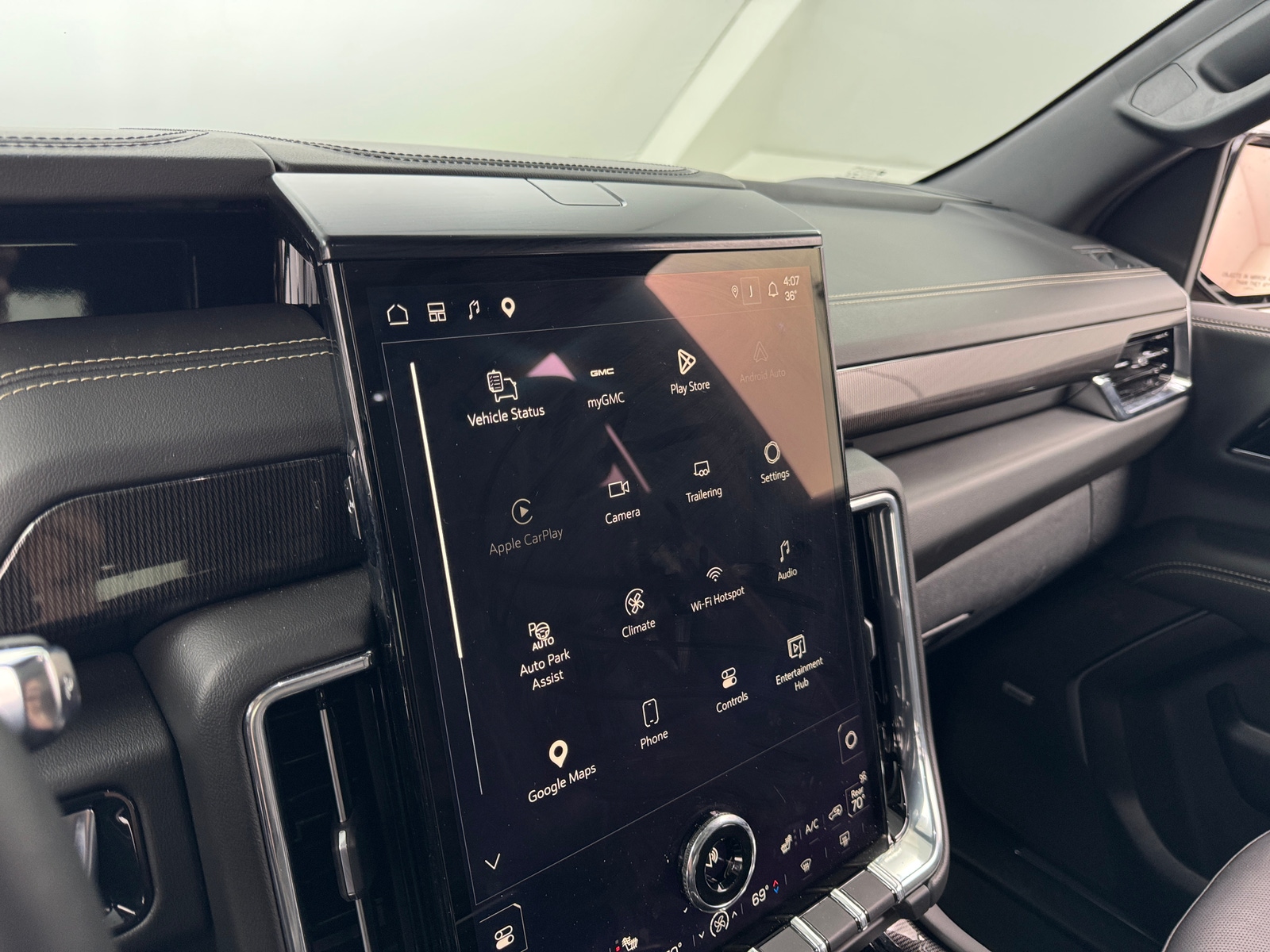 Thumbnail: 2025 GMC Yukon - 3