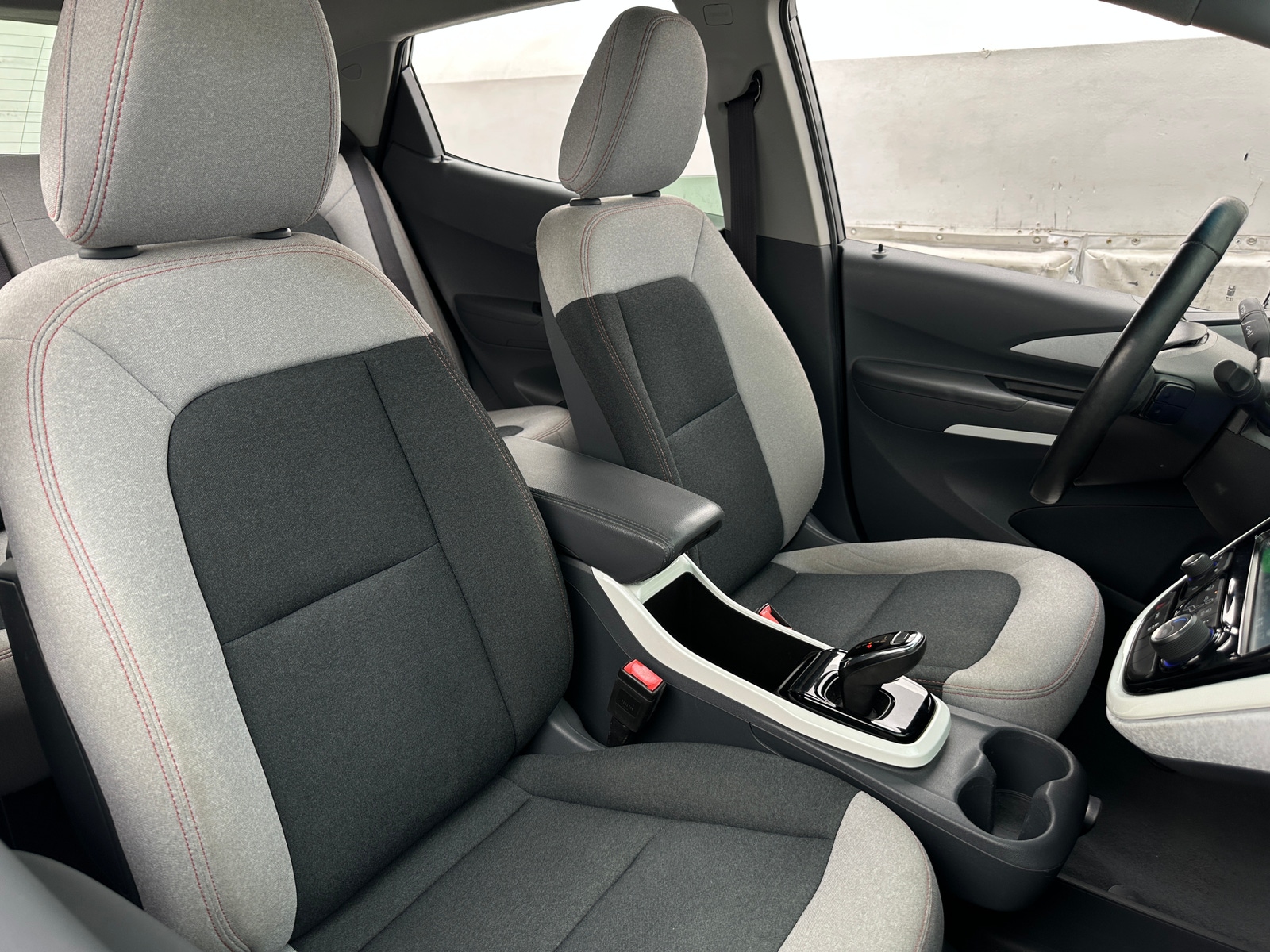 Thumbnail: 2017 Chevrolet Bolt EV - 2