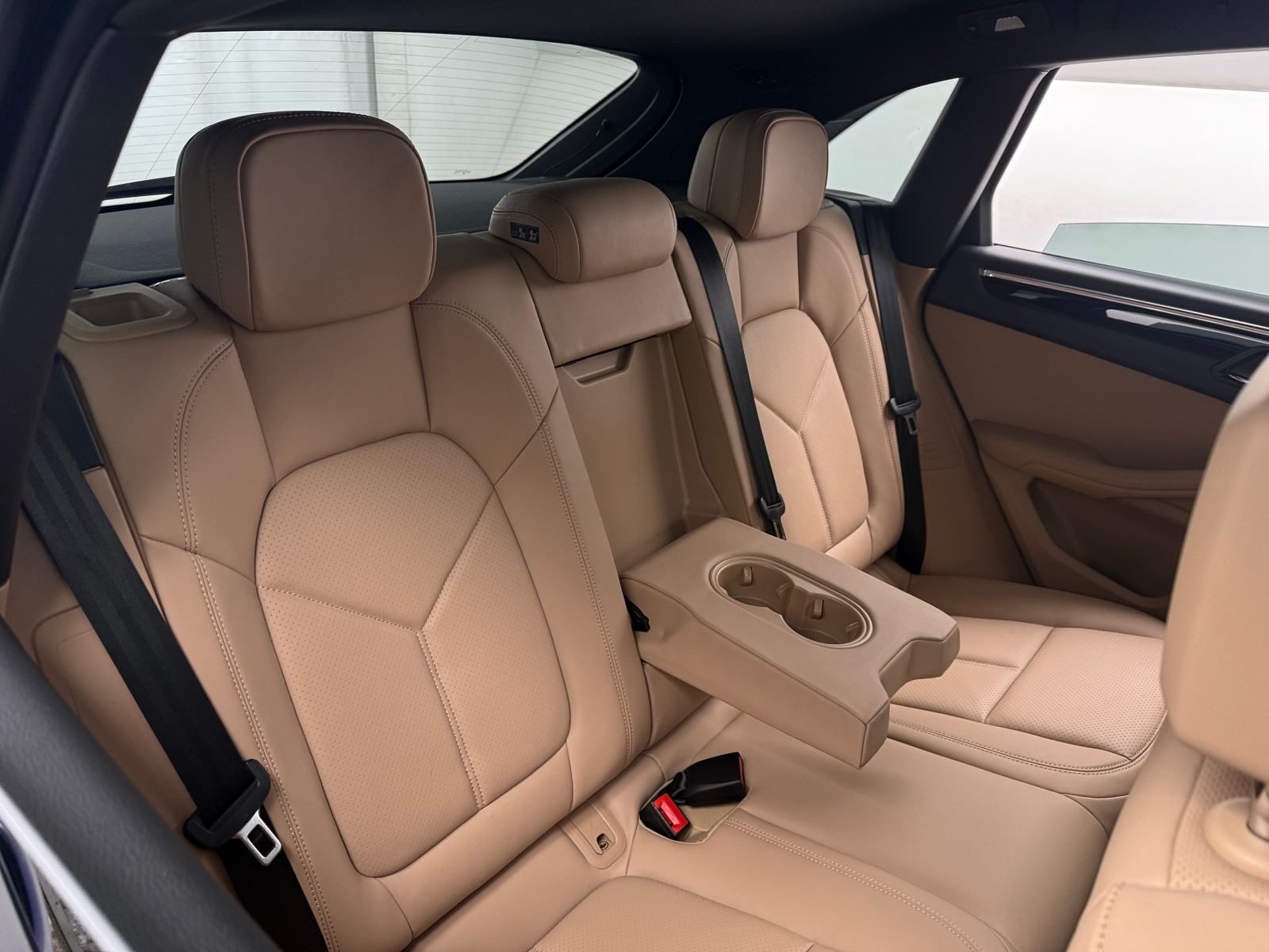 Thumbnail: 2026 Porsche Macan - 5