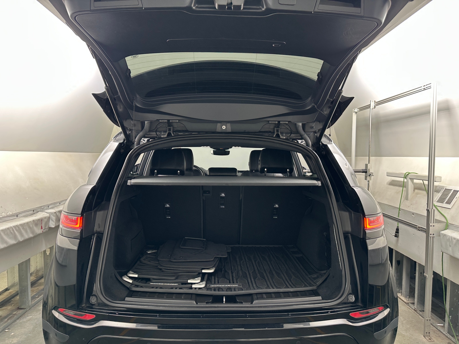 Thumbnail: 2020 Land Rover Range Rover Evoque - 6