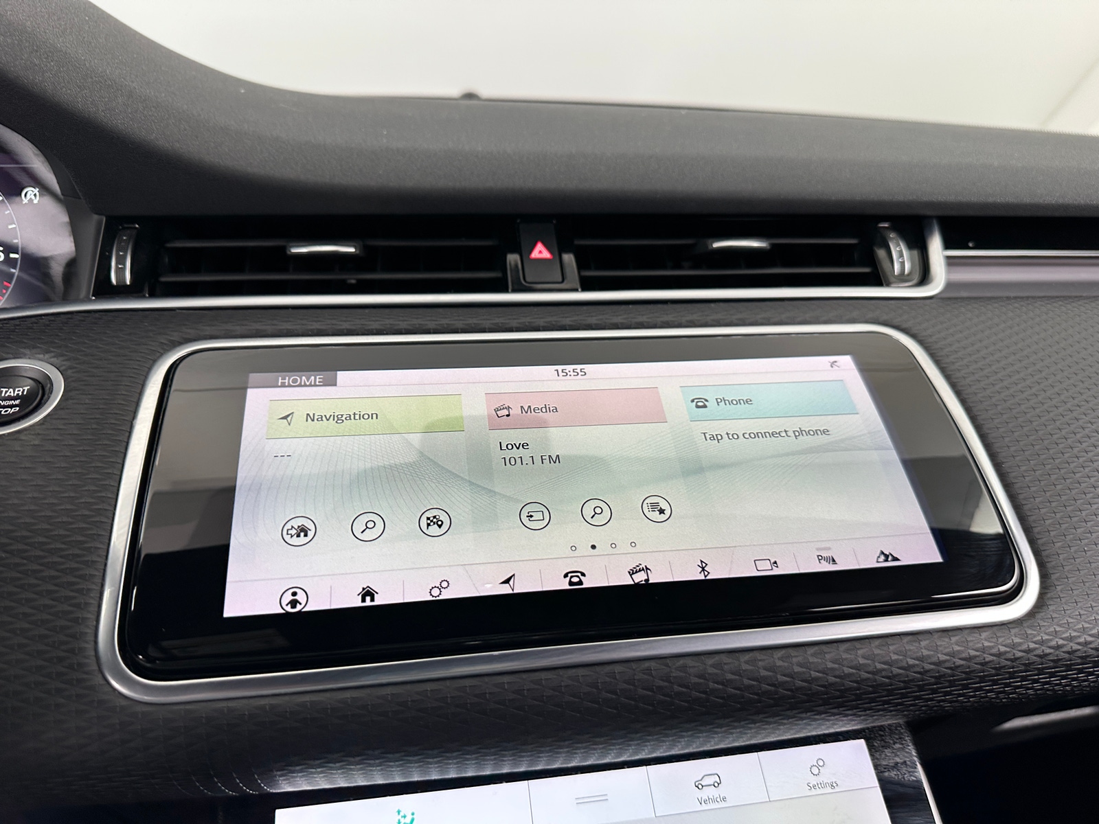 Thumbnail: 2020 Land Rover Range Rover Evoque - 3