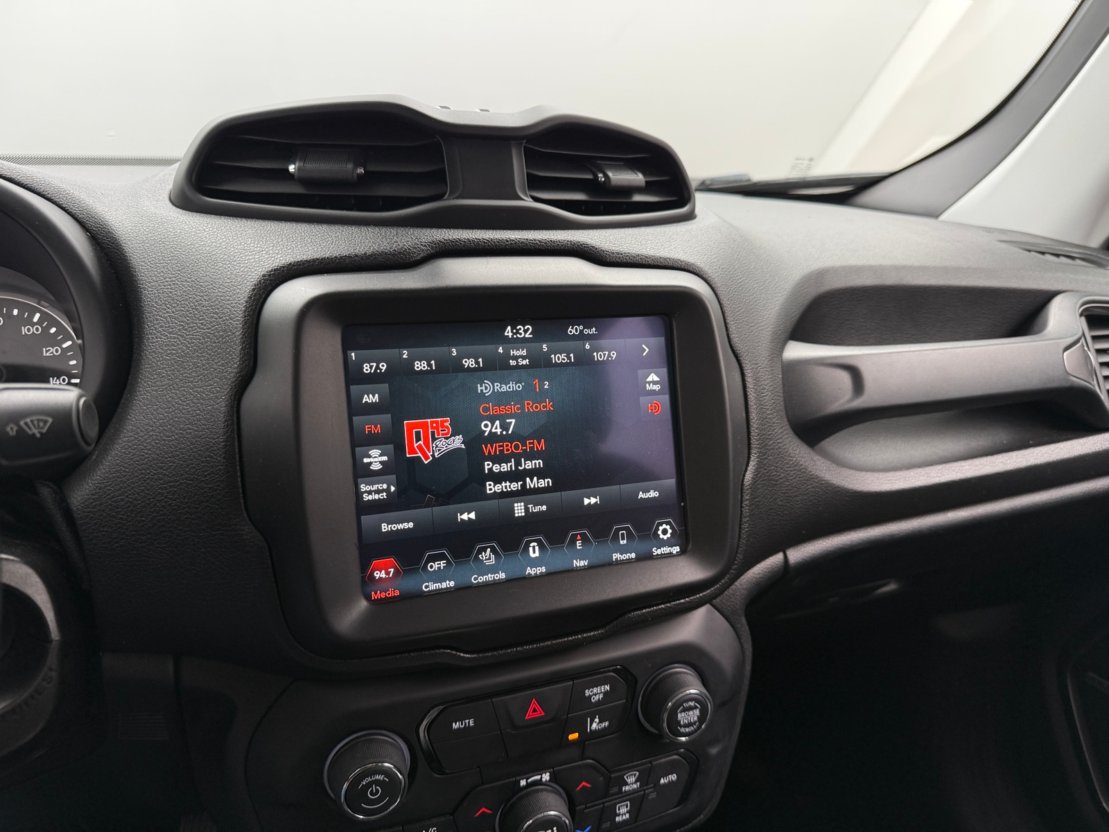 Thumbnail: 2021 Jeep Renegade - 3