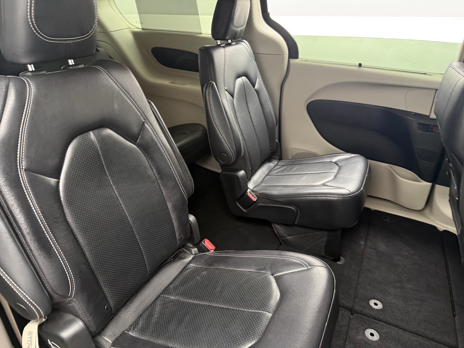 Thumbnail: 2022 Chrysler Pacifica - 6