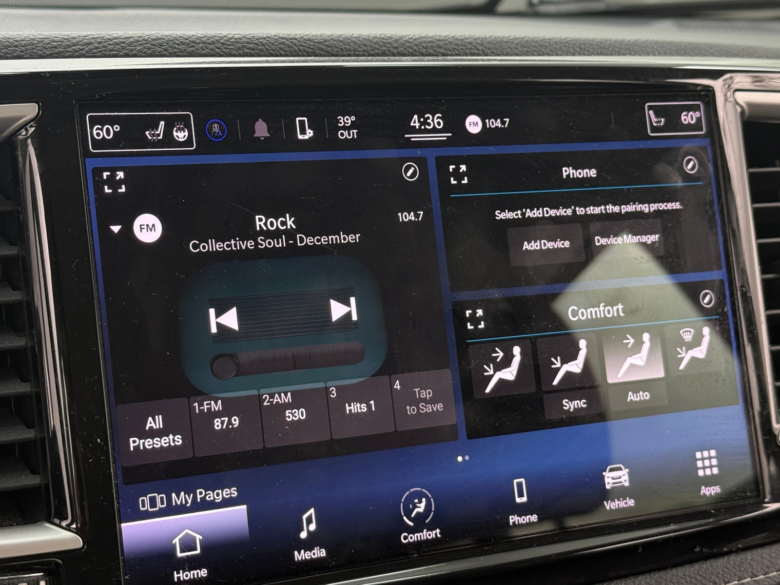 Thumbnail: 2022 Chrysler Pacifica - 4