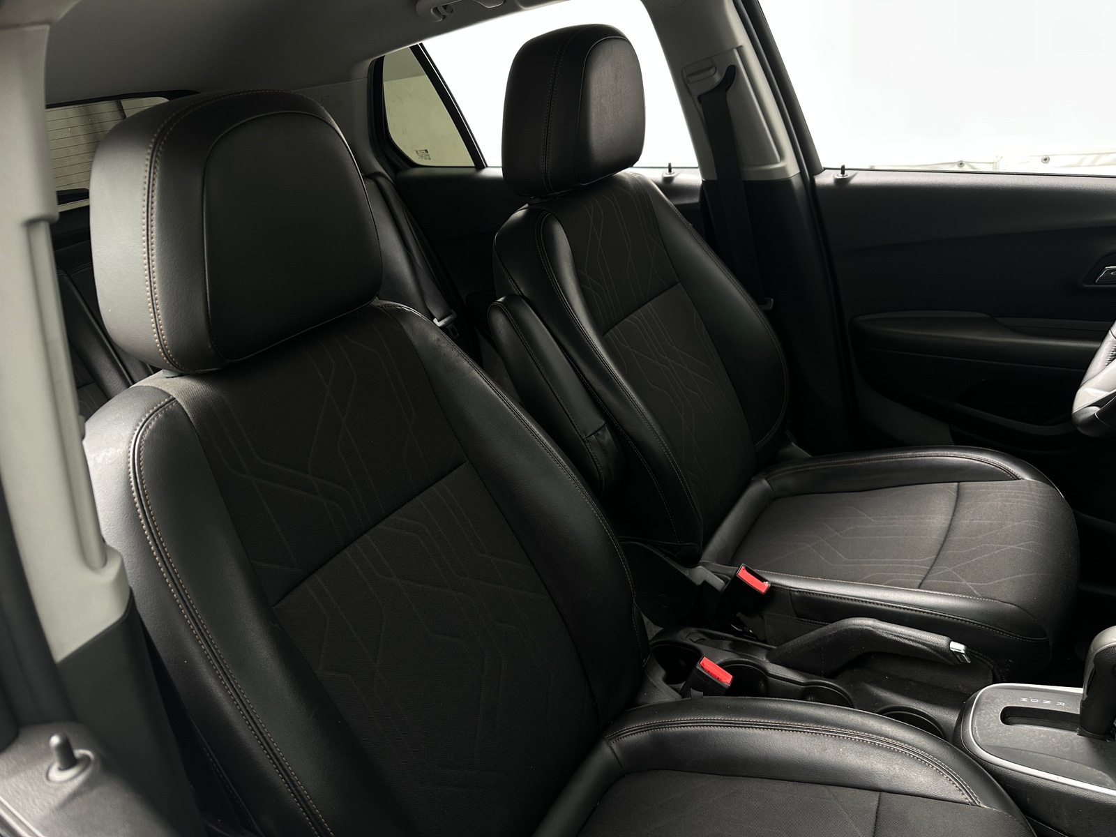 Thumbnail: 2017 Chevrolet Trax - 2