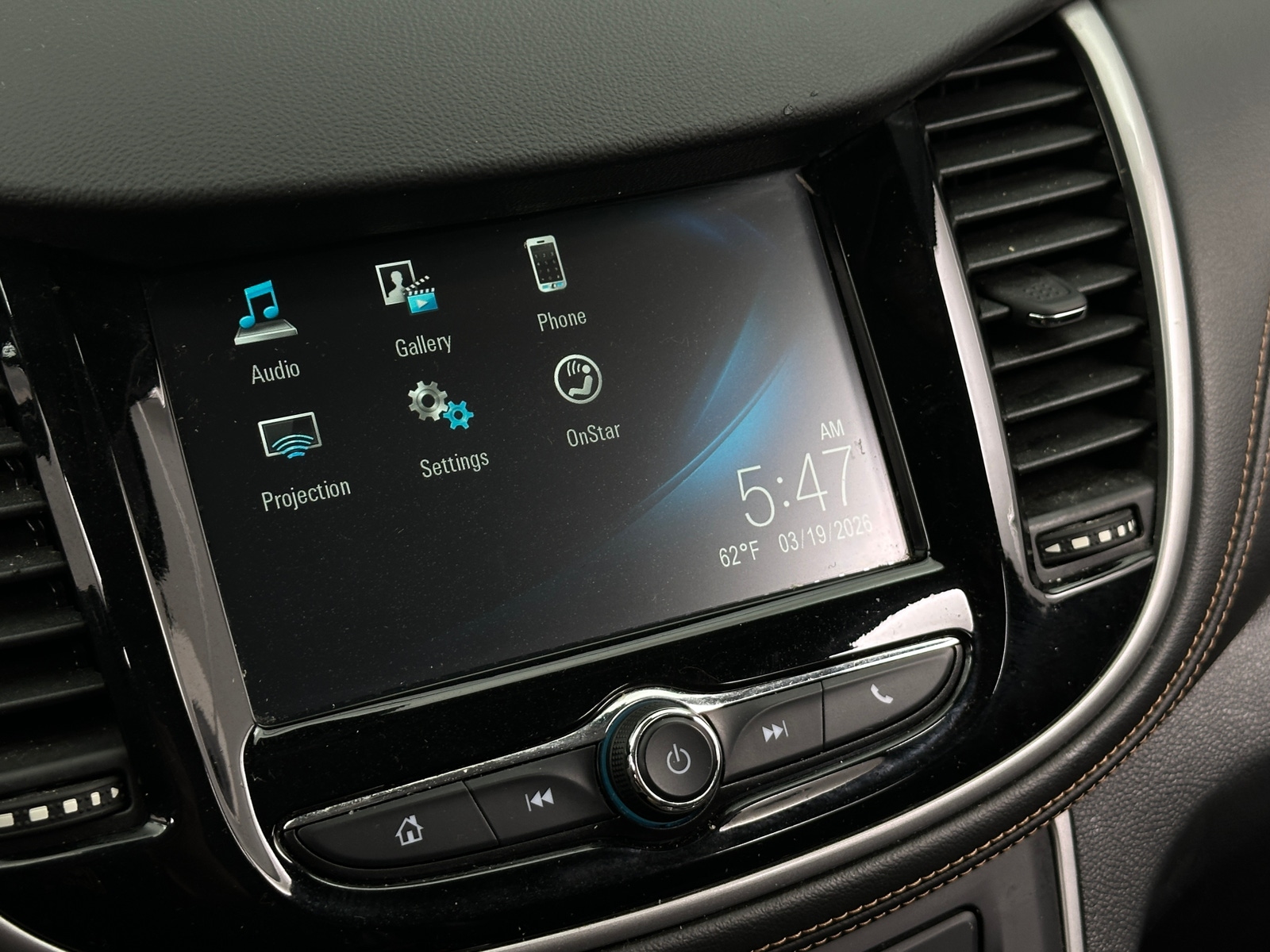 Thumbnail: 2017 Chevrolet Trax - 4