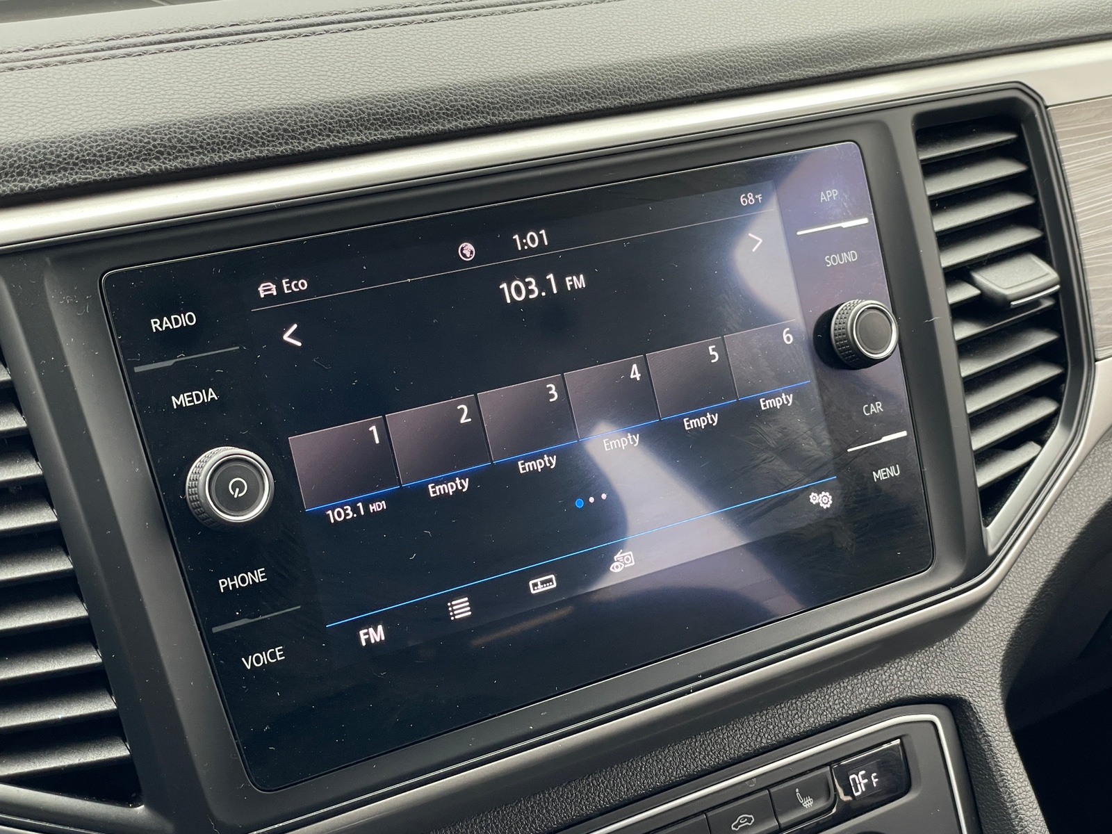 Thumbnail: 2020 Volkswagen Atlas - 3