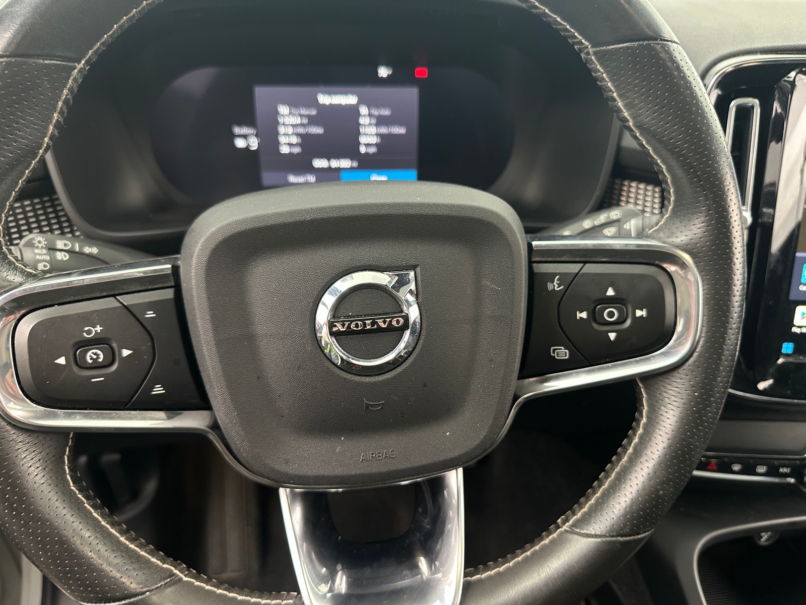 Thumbnail: 2021 Volvo XC40 - 4