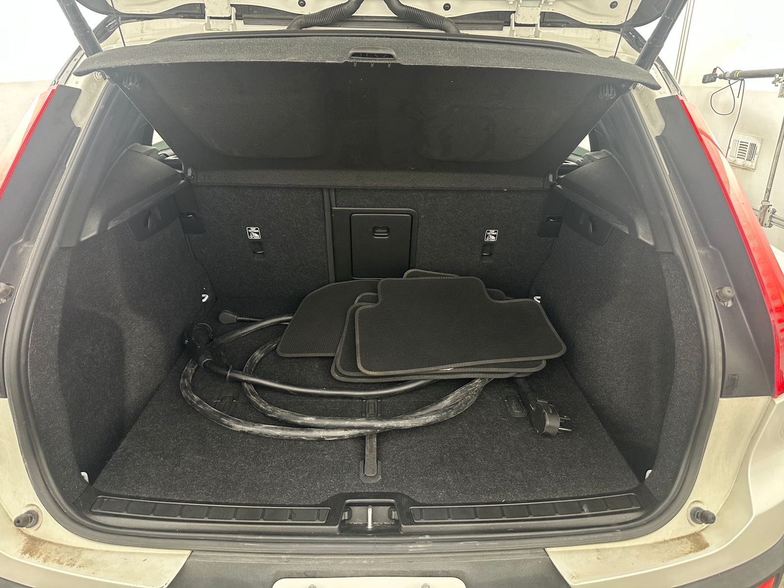 Thumbnail: 2021 Volvo XC40 - 6