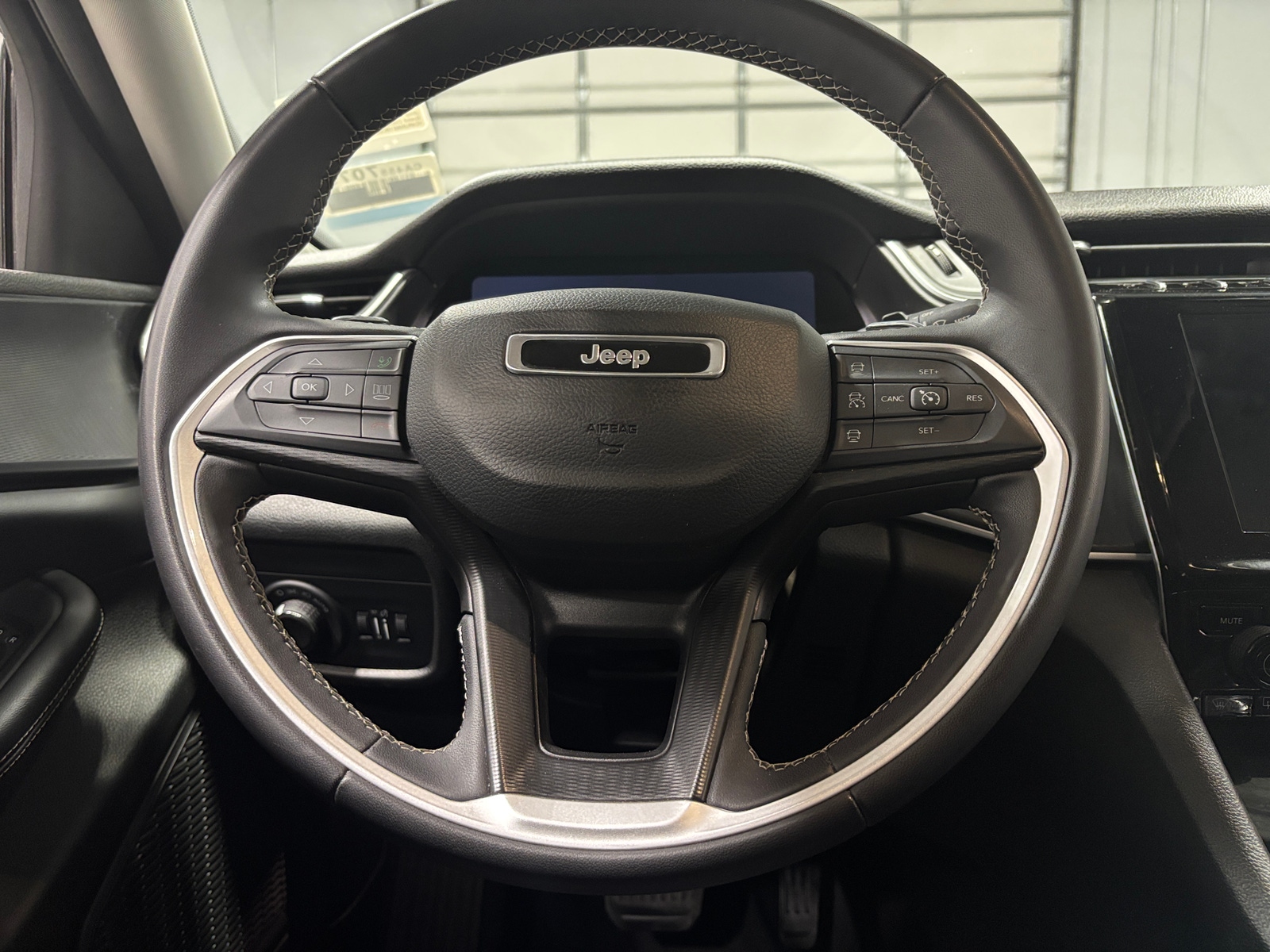 Thumbnail: 2024 Jeep Grand Cherokee - 5