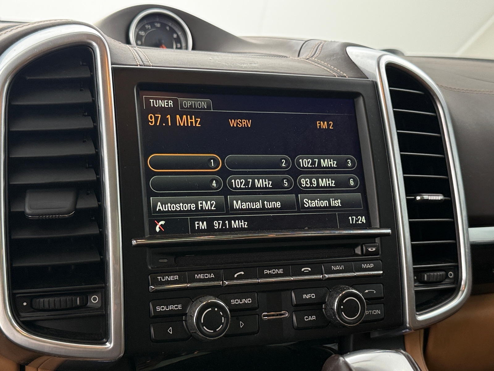 Thumbnail: 2016 Porsche Cayenne - 3