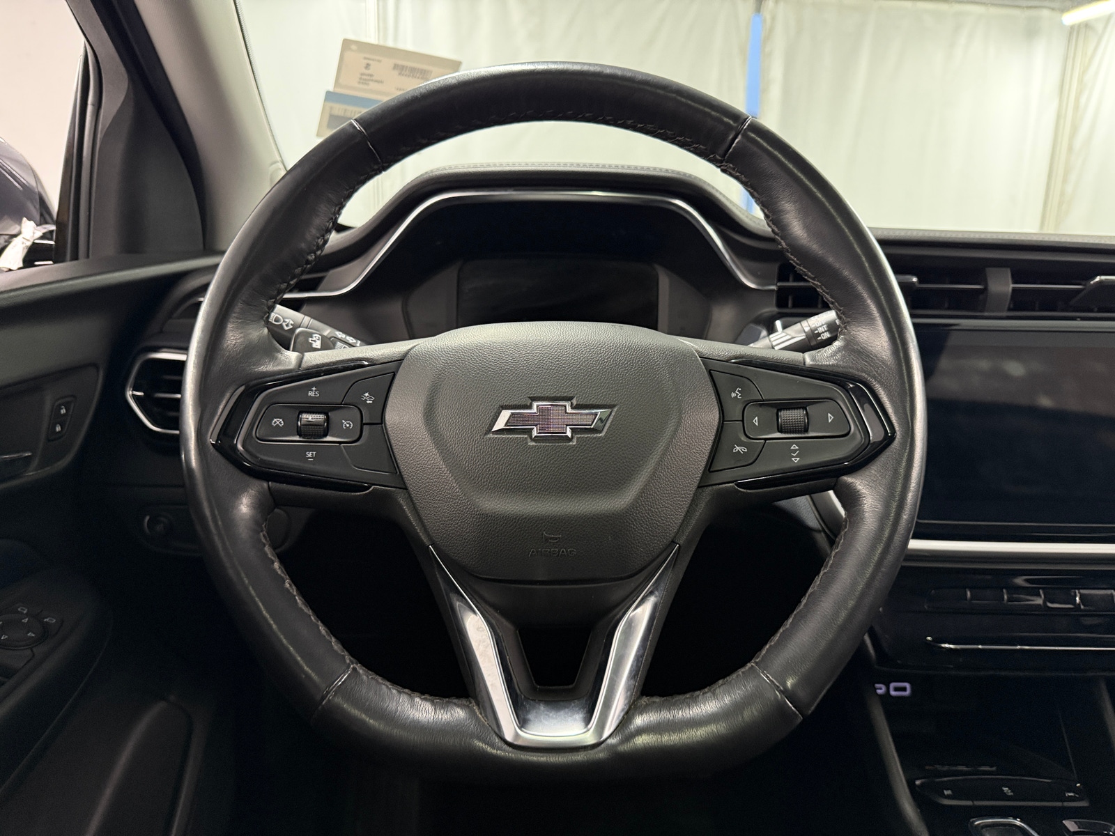 Thumbnail: 2023 Chevrolet Bolt EUV - 4