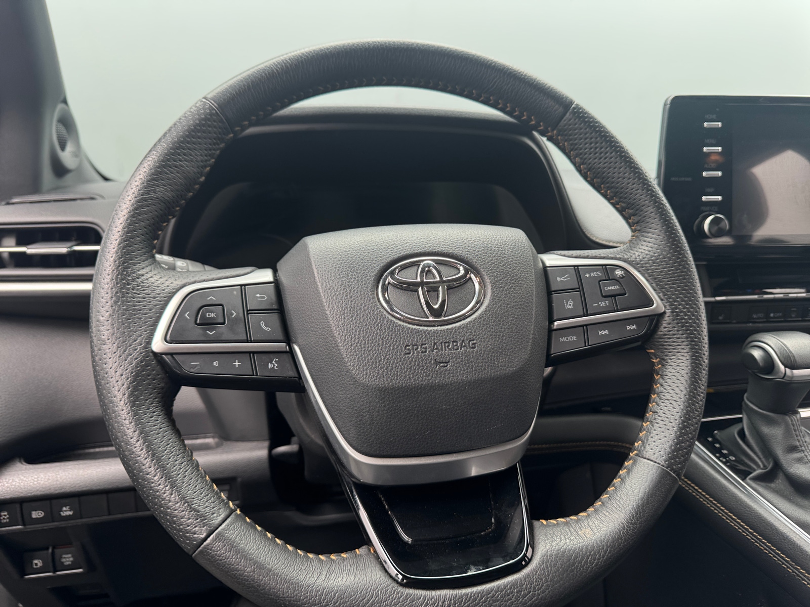 Thumbnail: 2023 Toyota Sienna - 4