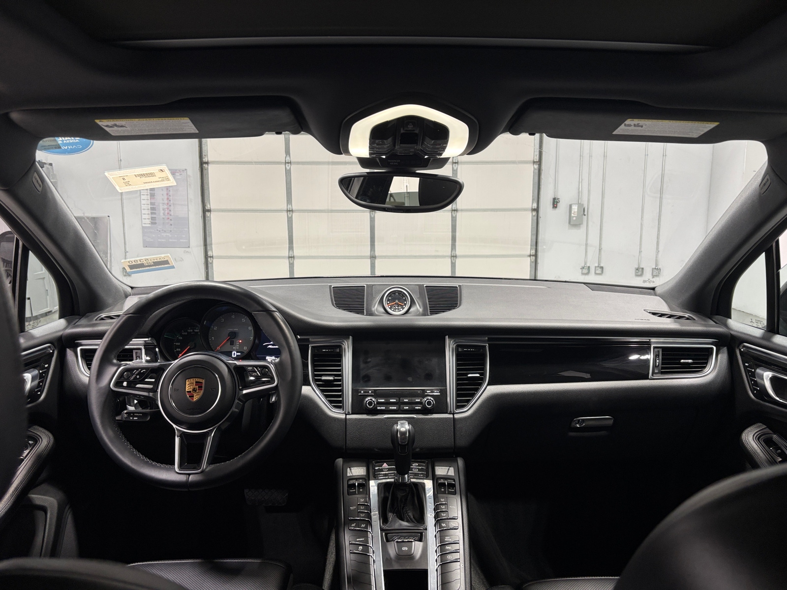 Thumbnail: 2018 Porsche Macan - 2