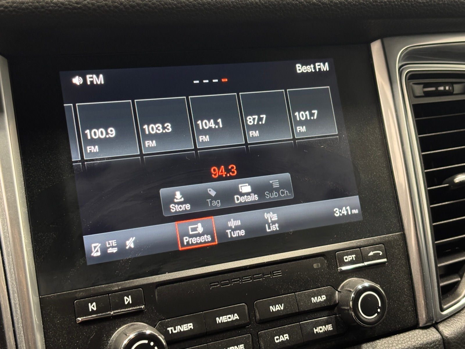 Thumbnail: 2018 Porsche Macan - 3