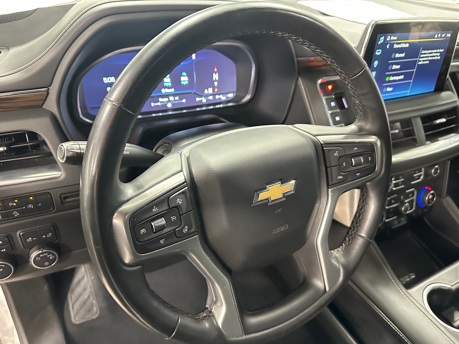 Thumbnail: 2023 Chevrolet Suburban - 4