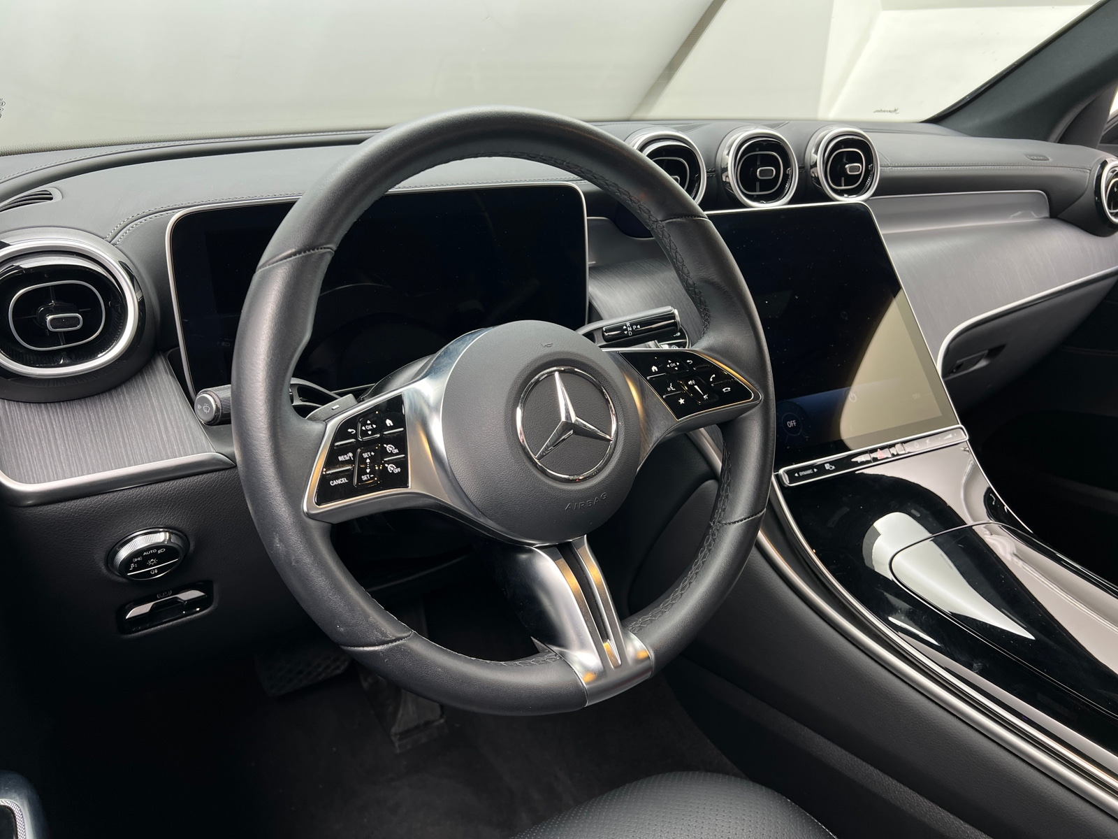 Thumbnail: 2025 Mercedes-Benz GLC - 4