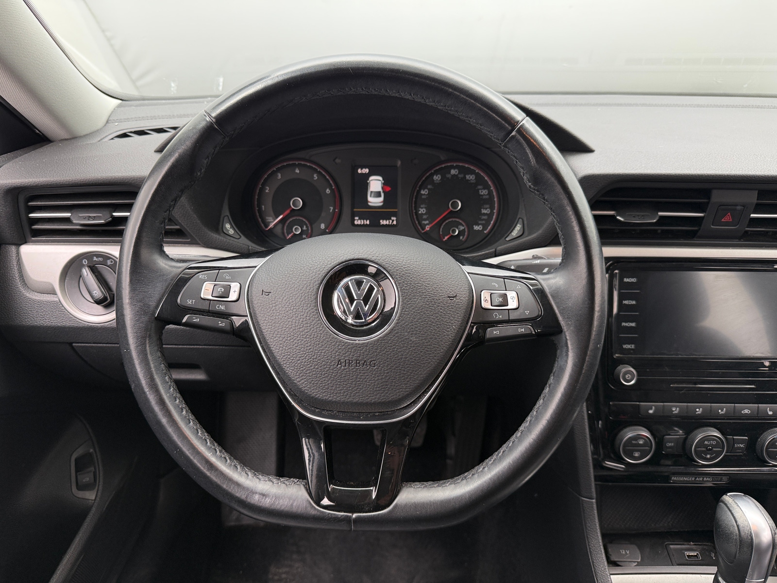 Thumbnail: 2020 Volkswagen Passat - 4