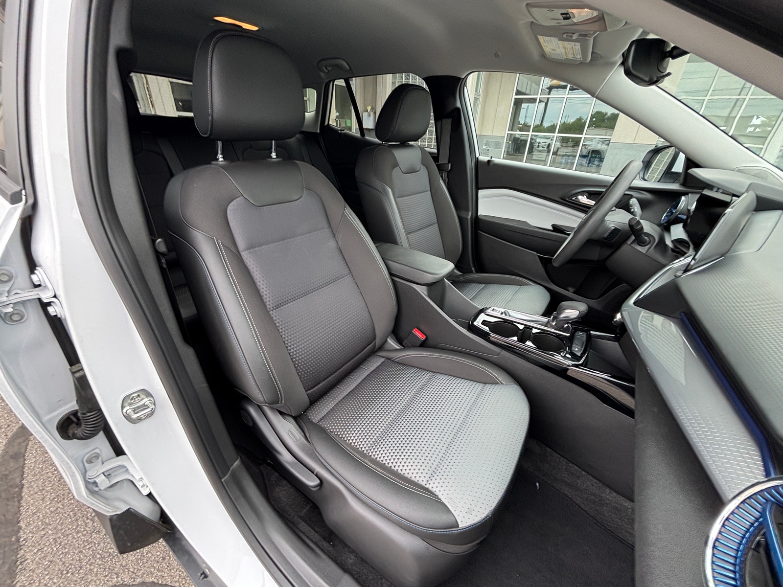 Thumbnail: 2025 Chevrolet Trax - 2