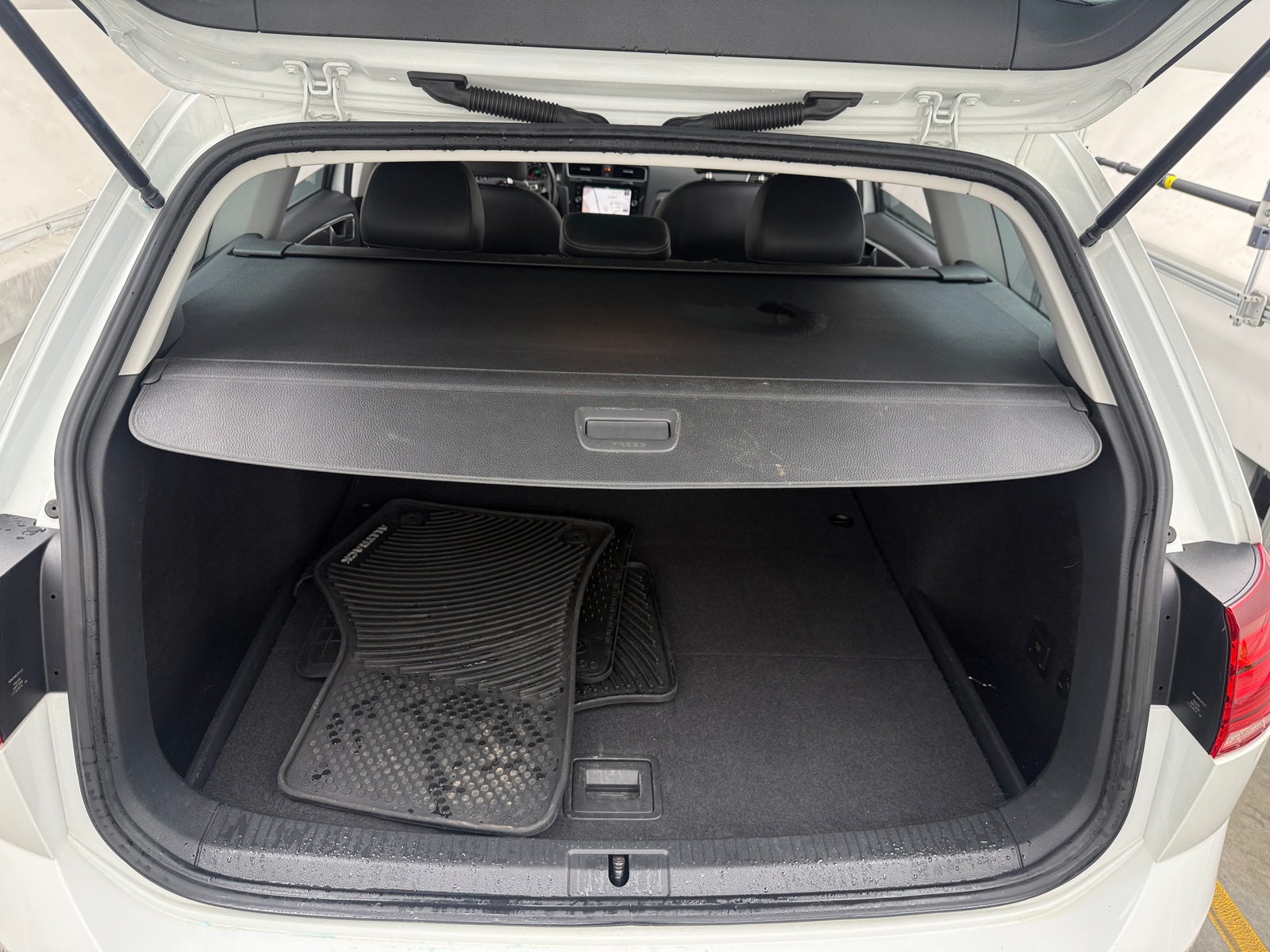 Thumbnail: 2018 Volkswagen Golf - 6