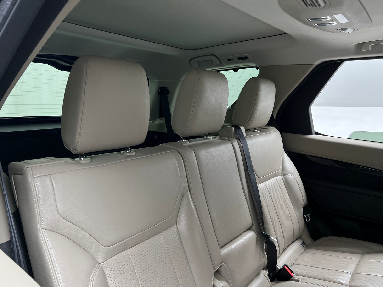 Thumbnail: 2019 Land Rover Discovery - 5