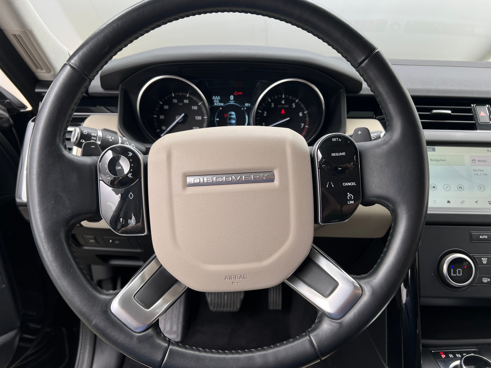 Thumbnail: 2019 Land Rover Discovery - 4