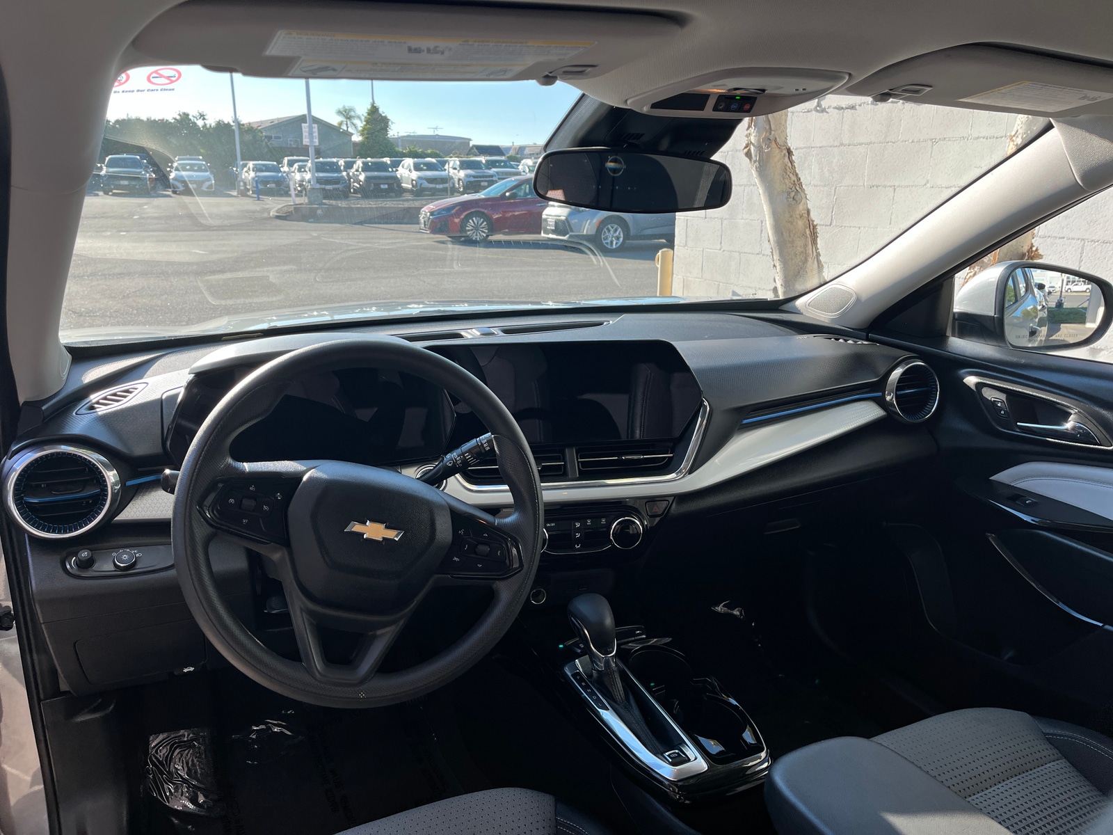 Thumbnail: 2025 Chevrolet Trax - 3