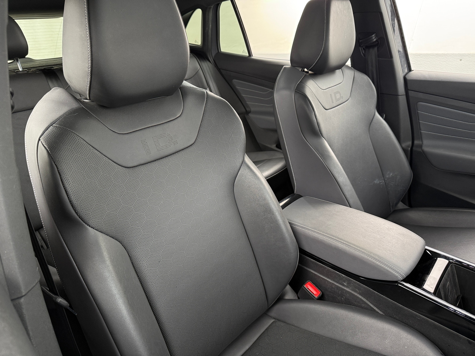 Thumbnail: 2023 Volkswagen ID.4 - 2