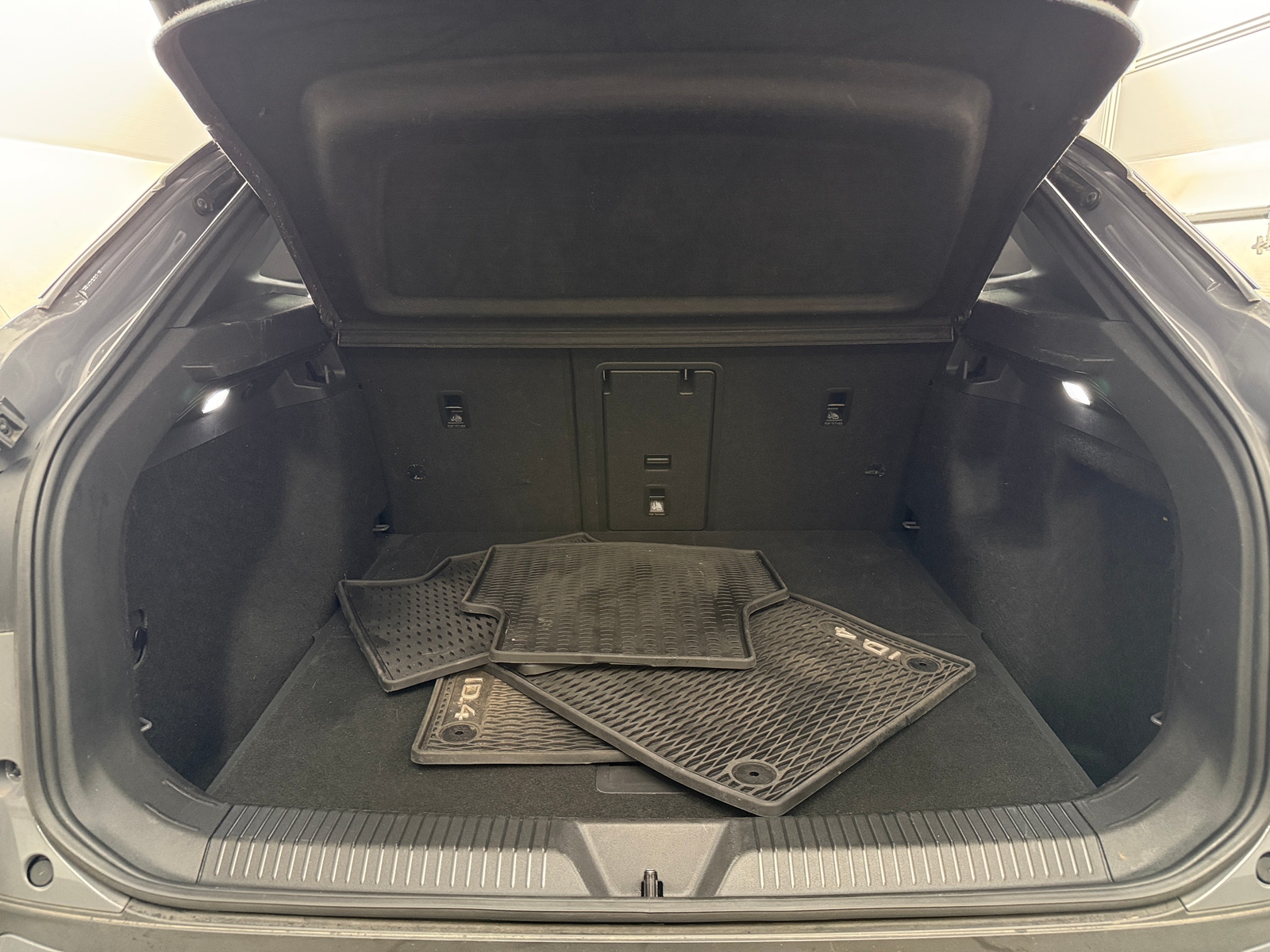 Thumbnail: 2023 Volkswagen ID.4 - 7