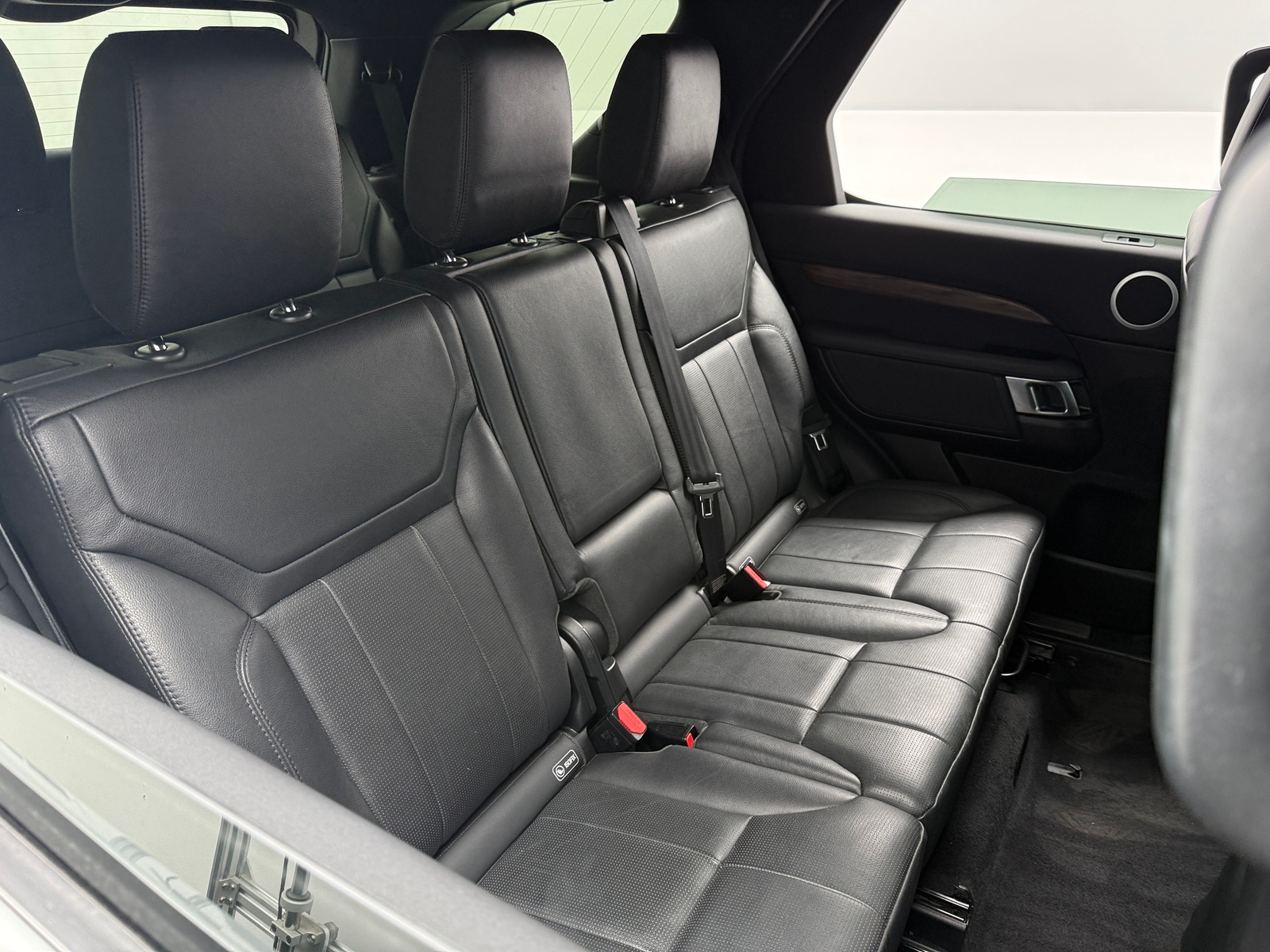 Thumbnail: 2019 Land Rover Discovery - 5