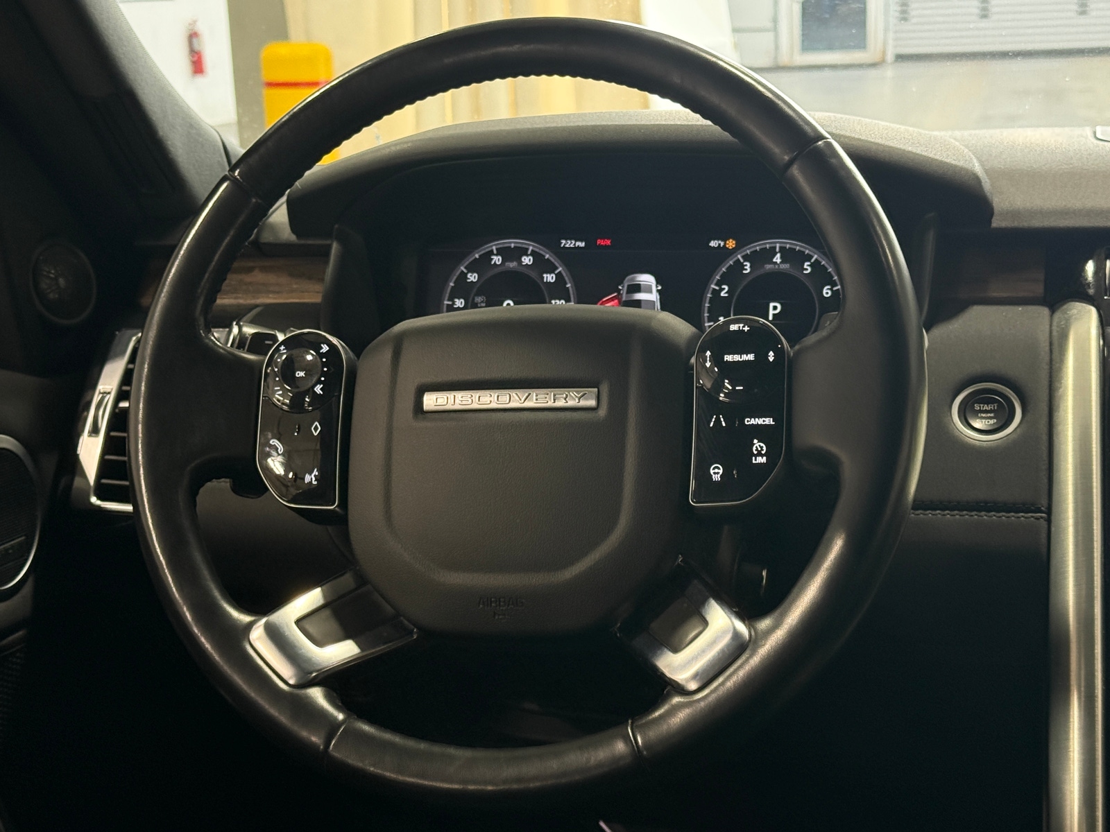 Thumbnail: 2019 Land Rover Discovery - 4