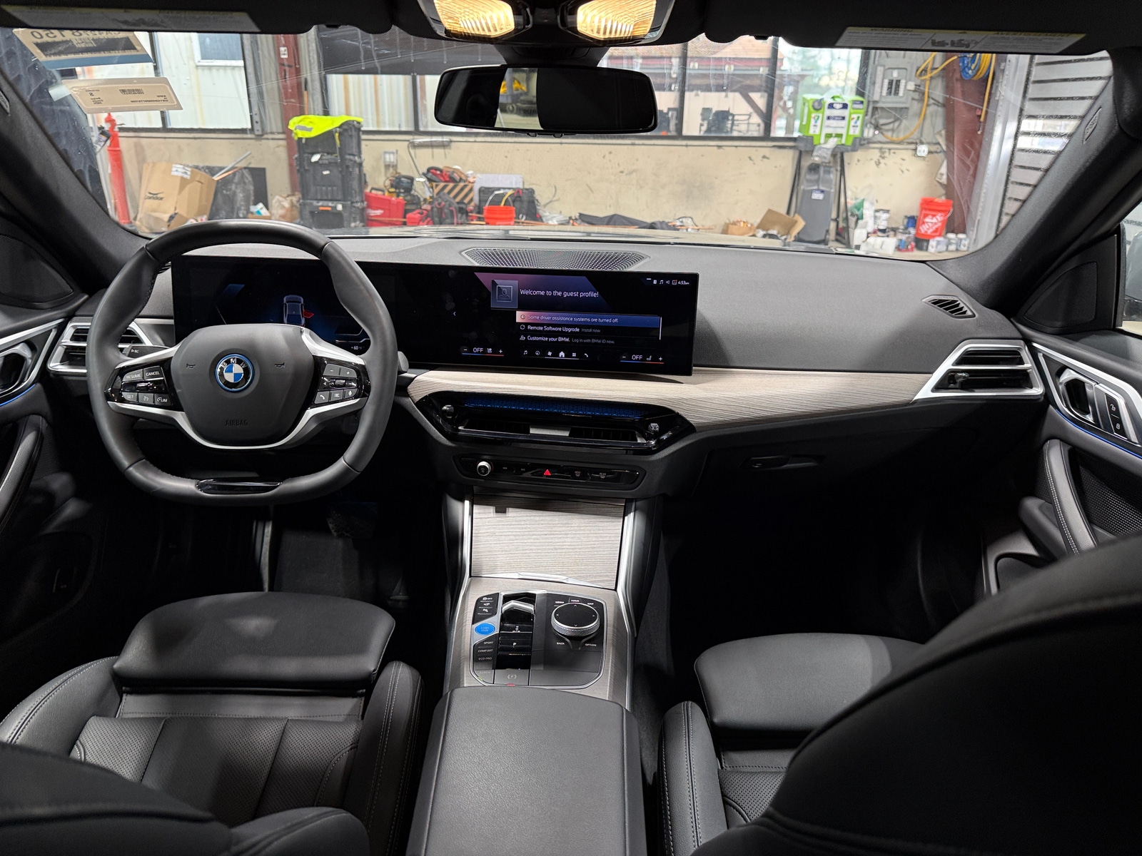 Thumbnail: 2025 BMW i4 - 2