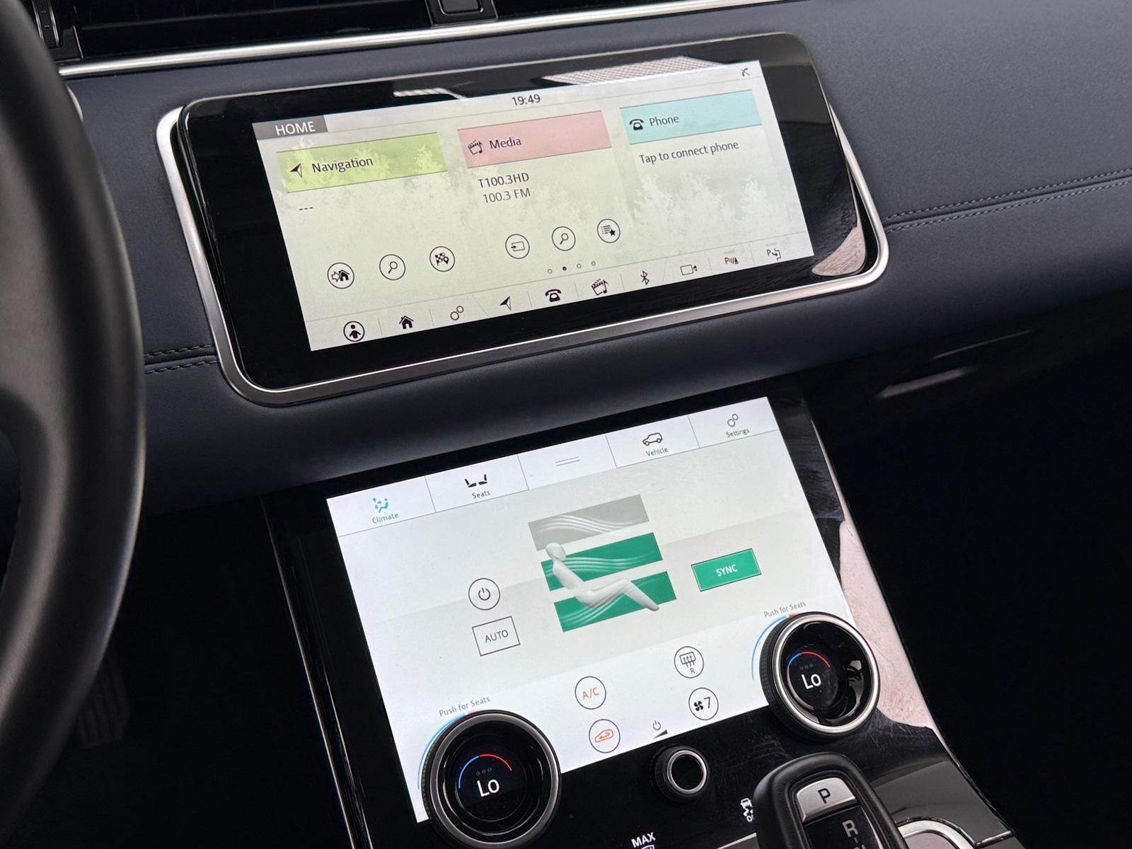 Thumbnail: 2020 Land Rover Range Rover Evoque - 3